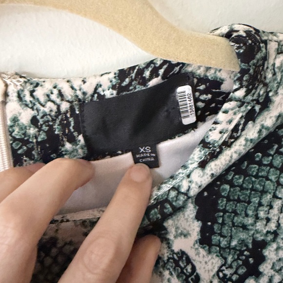 ALEXIA ADMOR Ruched Python Print Dress Size XS - Picture 10 of 10